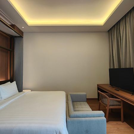 Ra Suites Simatupang Джакарта Экстерьер фото